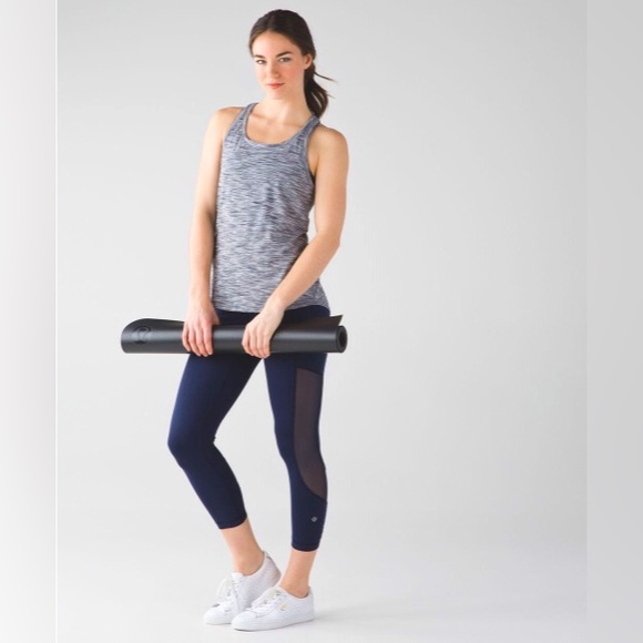 Lululemon Yogi Everyday Tank
in Space Dye White Black.
Size 10.
NWOT. - Picture 2 of 5